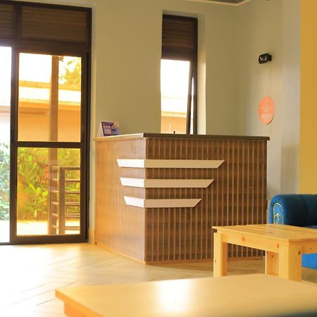 Golden Suites Hotel Ентеббе Екстер'єр фото